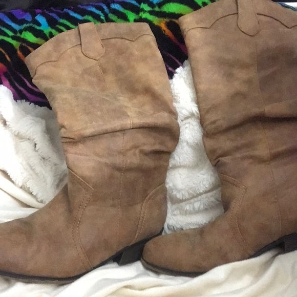 Boots - Picture 3 of 3